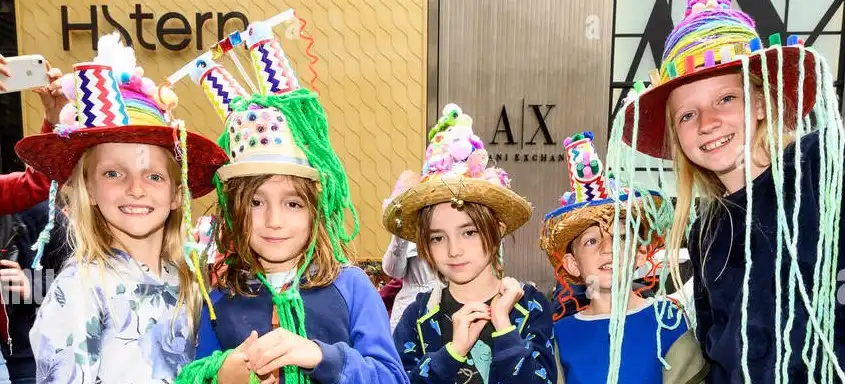 girls in hat parade